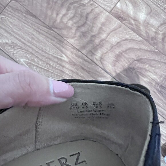 Naturalizer Black Emiline Tumbled Leather Loafer Size 6.5 Minimalistic Business - Picture 6 of 7